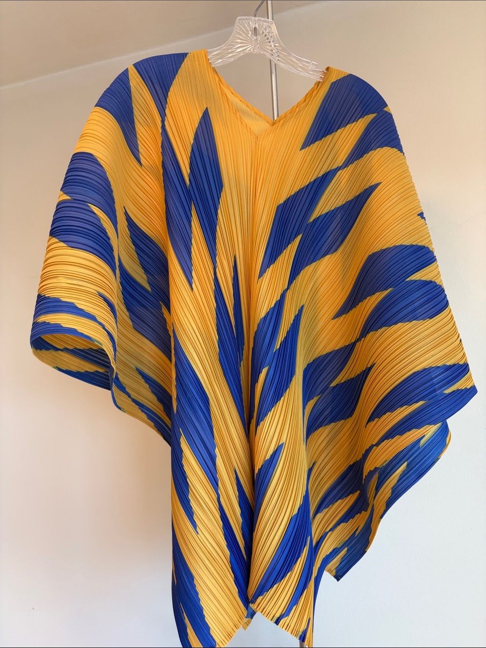 NWT Asymmetrical plisse  top/scarf  “Maria” by Conafee  Les Stocks du Marais